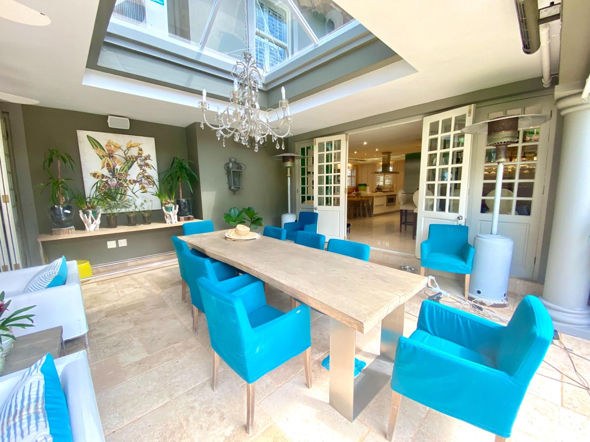 Sophisticated Double-Storey Luxury Living — photograph 5