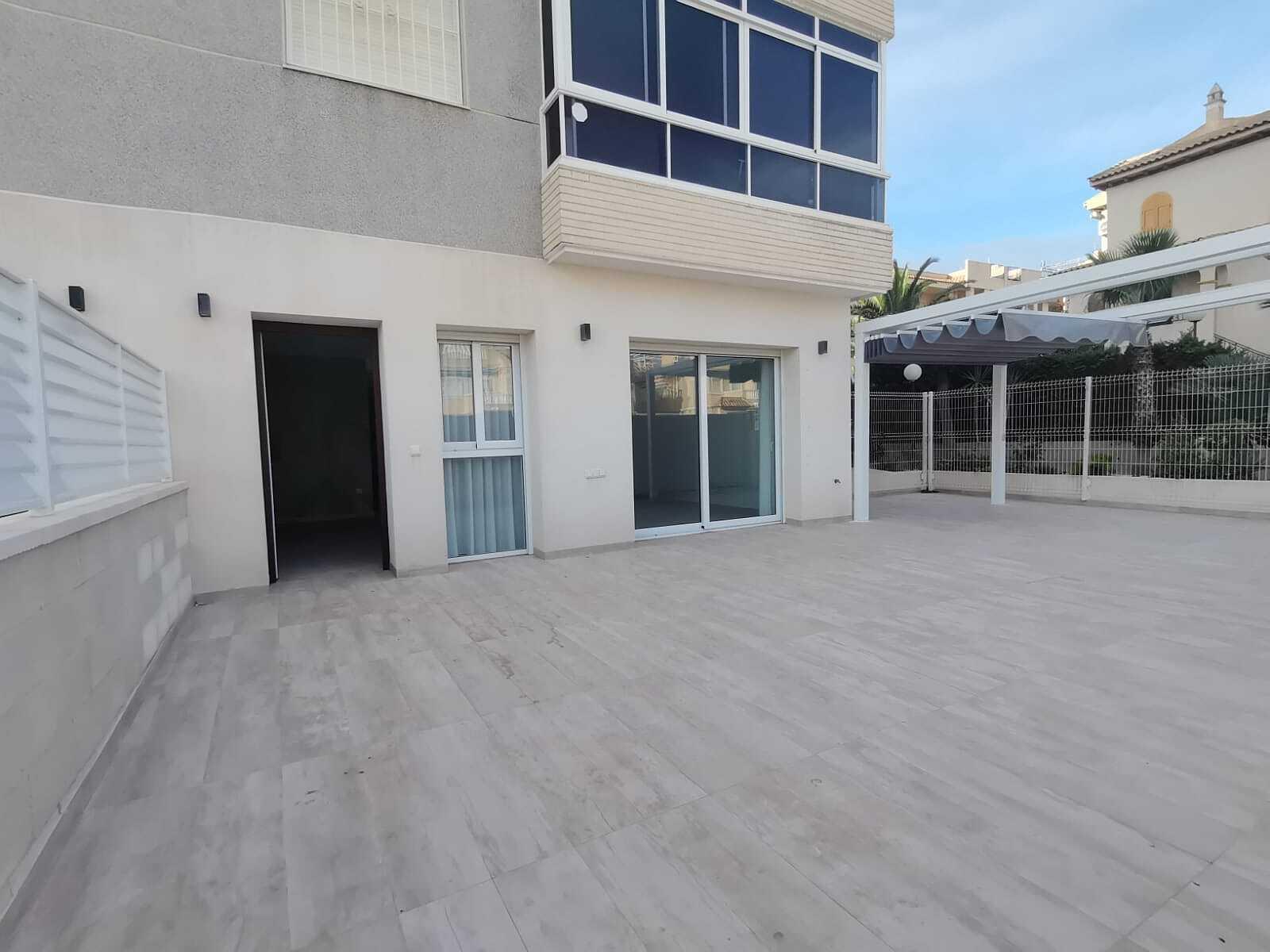 Apartments in Torrevieja Centro, Torrevieja (ALC-01220) — photograph 3