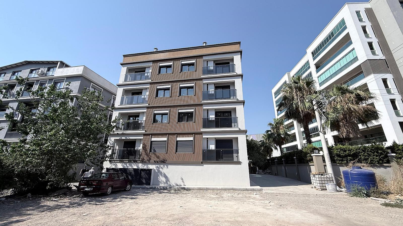 Apartments in Şemikler, Karşıyaka (ADB-00182) — photograph 2