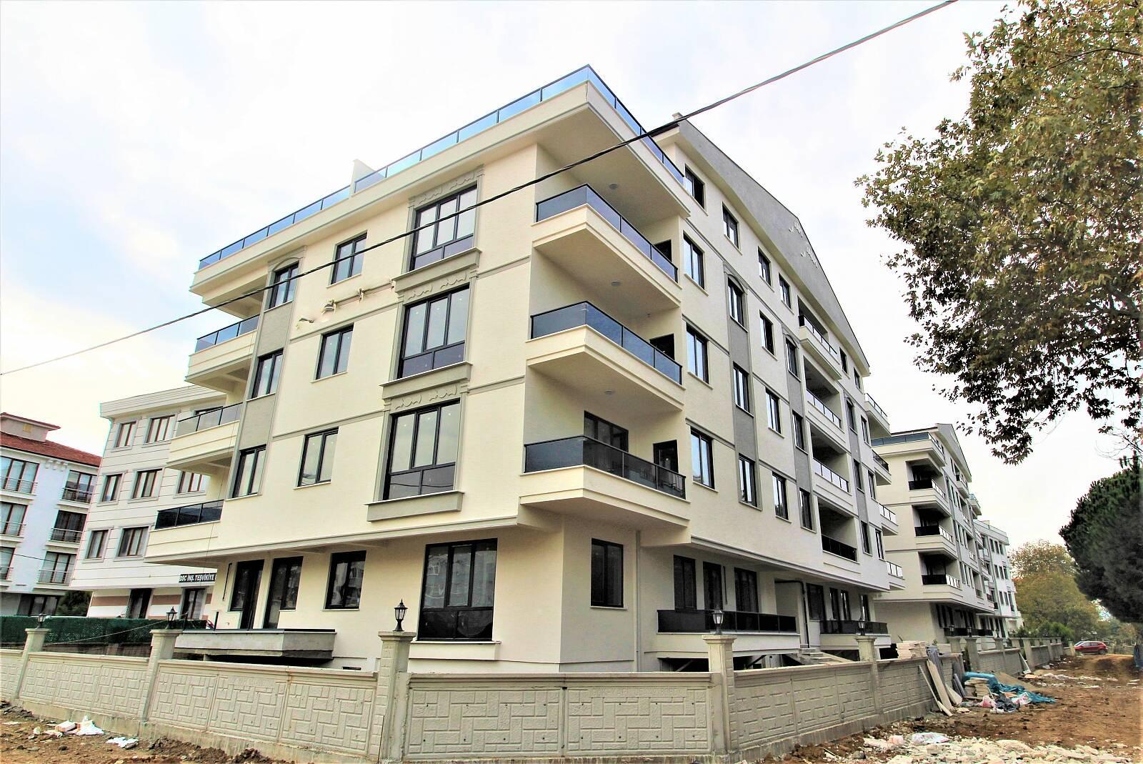 Apartments in Teşvikiye Bld. (Karşıyaka Mh.), Çınarcık (YVX-00084) — photograph 3